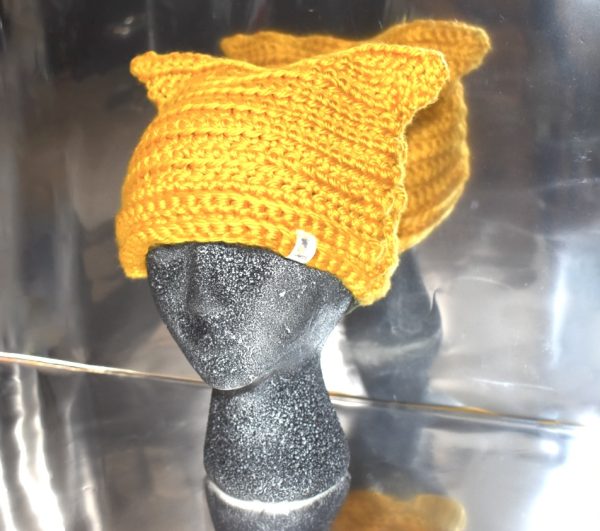 Daibrieell Golden Cat 
Beanie